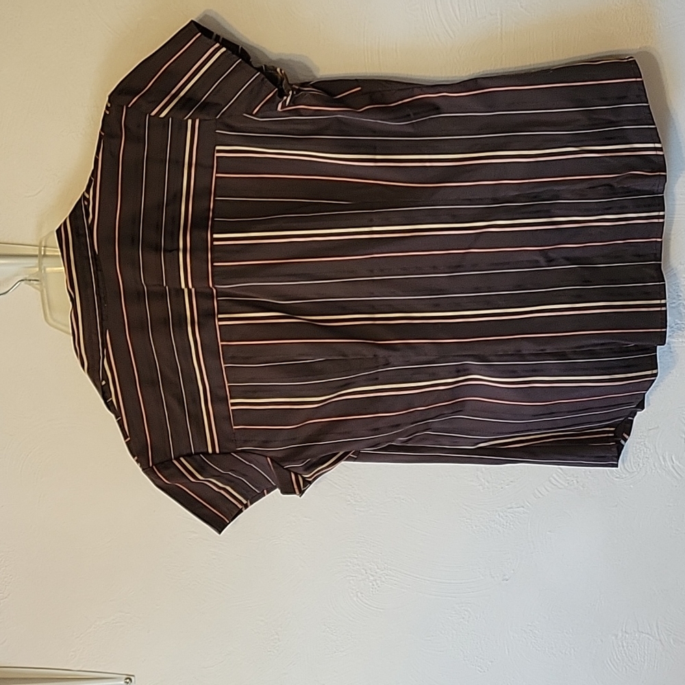 Short sleeve button up - Picture 2 of 5